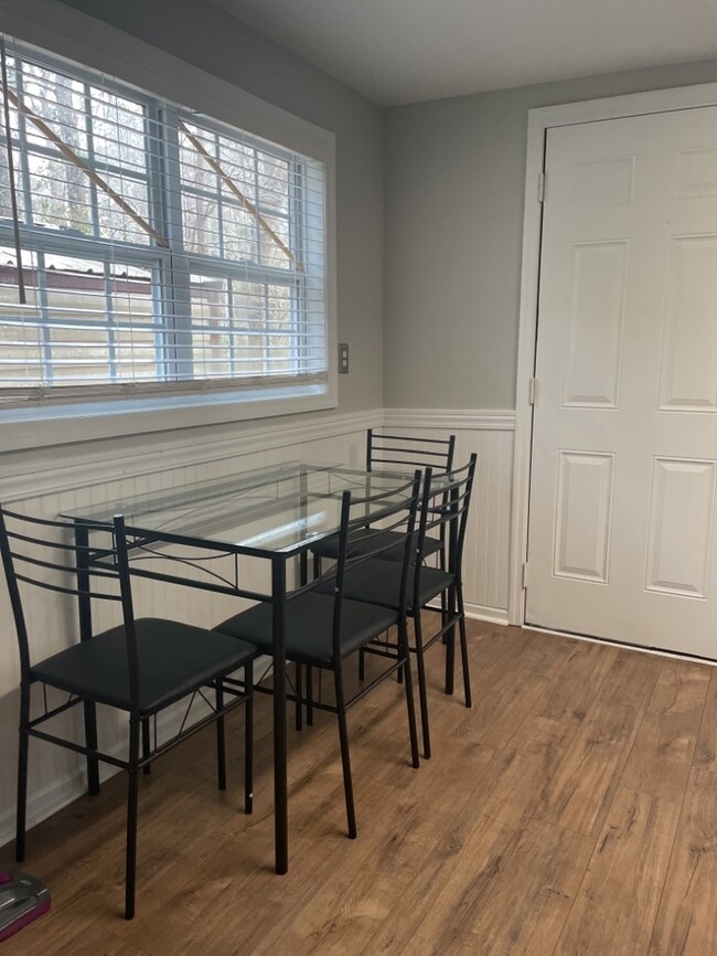 Building Photo - FULLY FURNISHED 408 Miles Road
