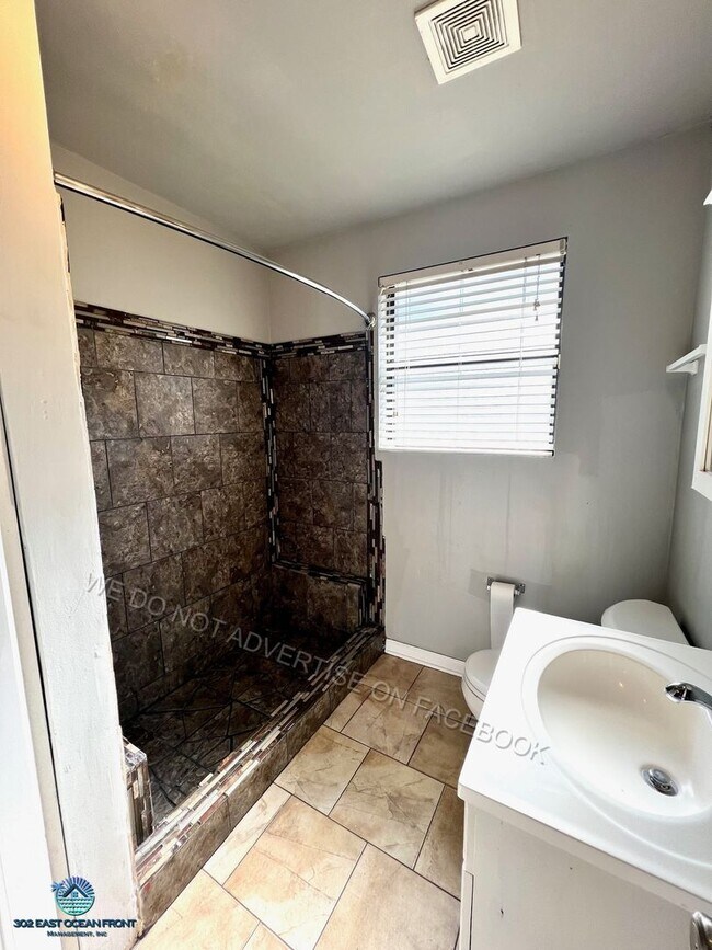 Building Photo - Beautiful 3 bedroom / 1 bathroom home.