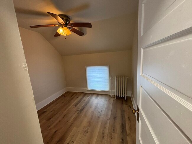 Building Photo - 428 Ideal St