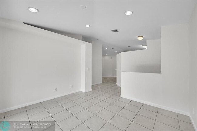 Building Photo - 5642 NW 118th Dr