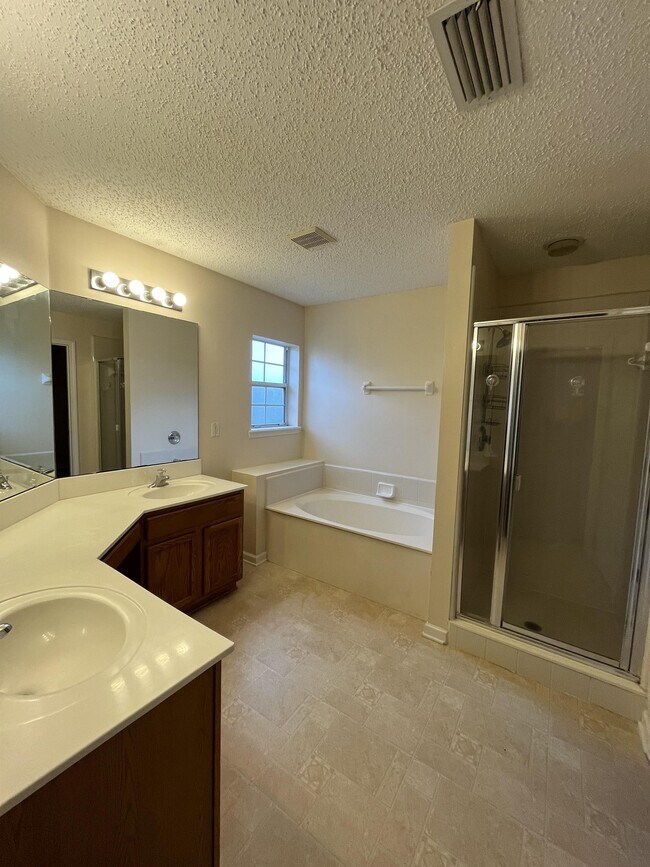 Building Photo - 254 Ridgewick Dr S