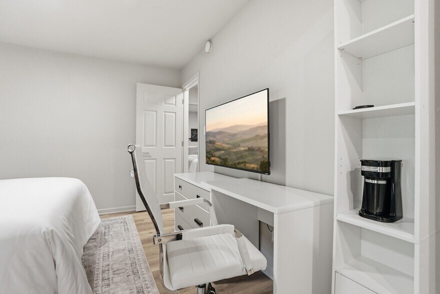 Building Photo - 2200 Mountain Mist Ct
