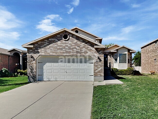 Primary Photo - 8558 Laurel Oak Dr