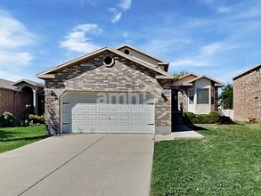 Building Photo - 8558 Laurel Oak Dr