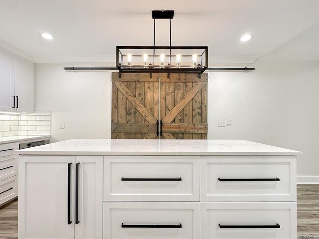 Building Photo - 7323 Sheffield Ct