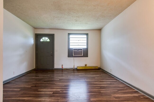 Building Photo - 1733 17th Ave N