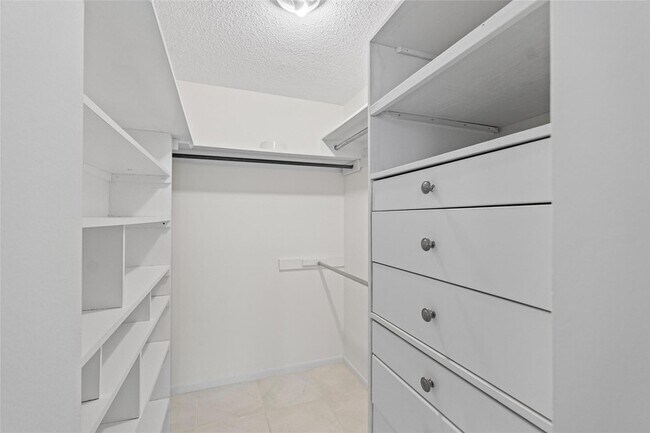 Building Photo - 2841 N Ocean Blvd