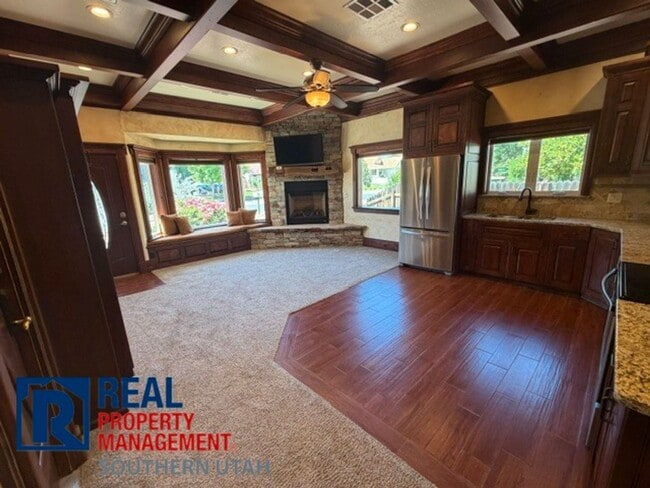 Building Photo - Luxury One-Bedroom Casita