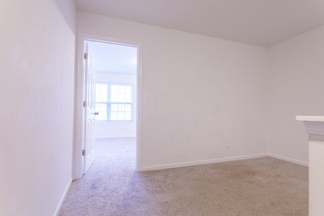 Building Photo - 261 Springbrook Trail S