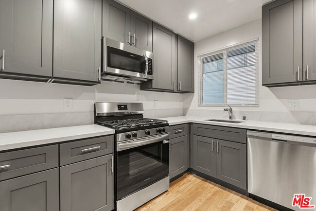 Building Photo - 1235 N Harper Ave