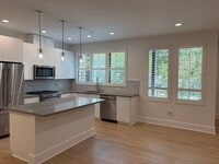 Building Photo - Beautiful-Luxury 3+3 Townhome in prestigio...