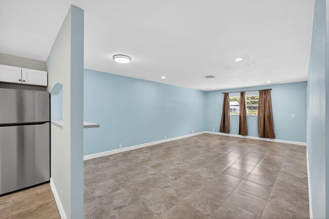 Building Photo - 9484 Sun Ct