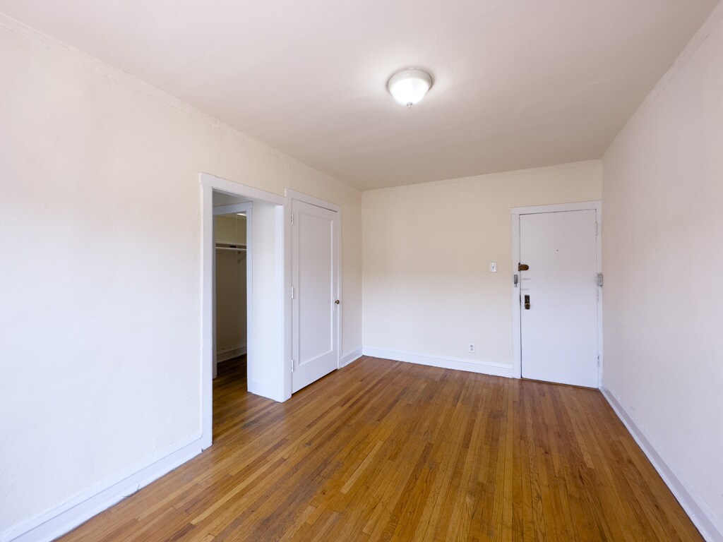 Building Photo - 3308 W Schubert Ave