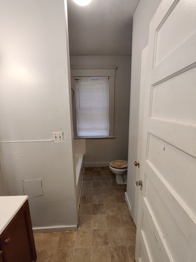 Building Photo - 1644 Chapel St