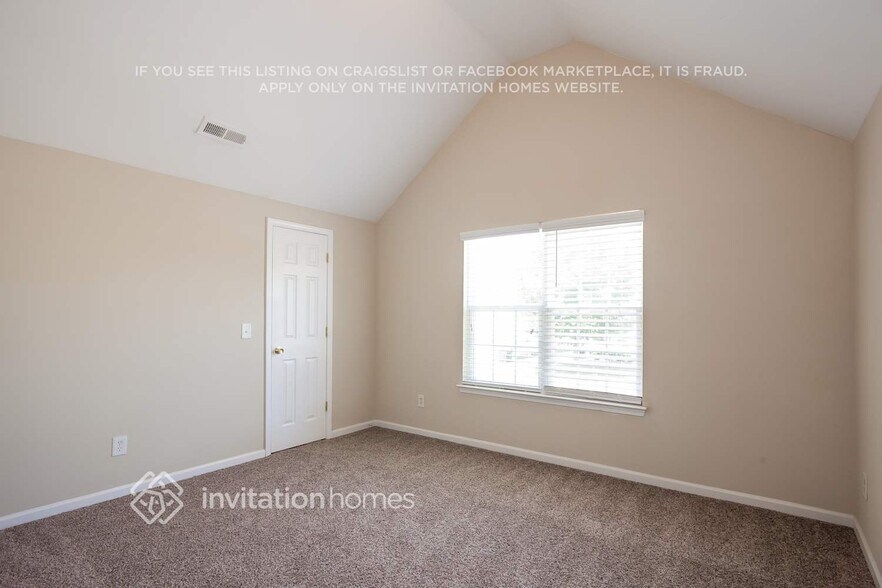 Building Photo - 8422 Oak Dr