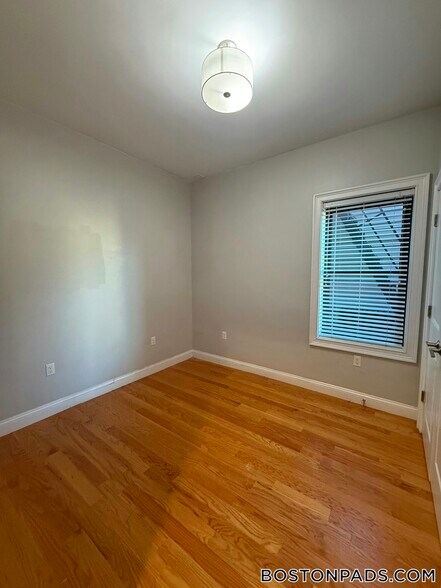 Building Photo - 151-153 Meridian St.