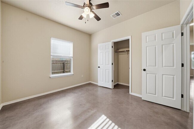 Building Photo - 533 Jack Rabbit Ln