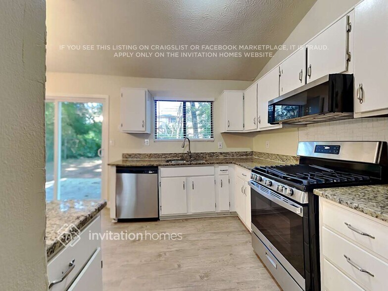 Building Photo - 939 Bermuda Ct