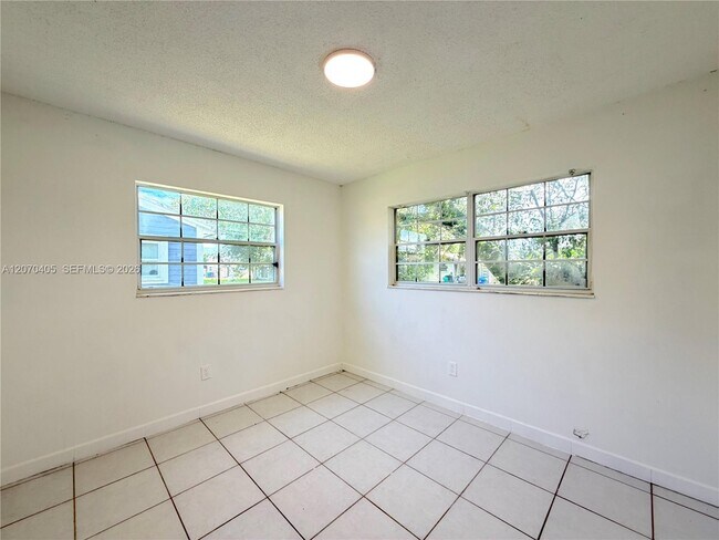 Building Photo - 9850 W Heather Ln