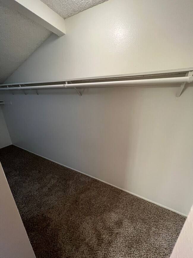 Building Photo - 8081 Hillandale Dr