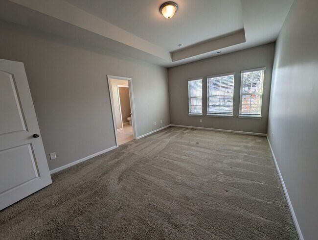 Building Photo - Gorgeous 3 beds, 2.5 bath home located in ...