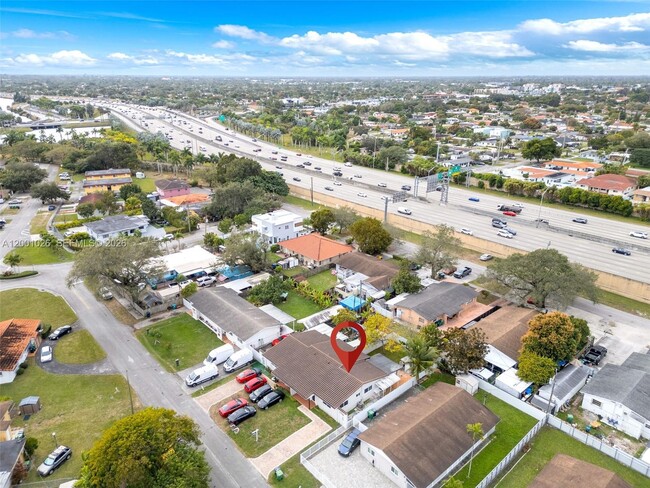 Building Photo - 310 SW 76th Ct