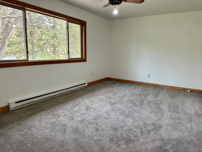 Building Photo - You've found it. This spacious 4-bedroom, ...