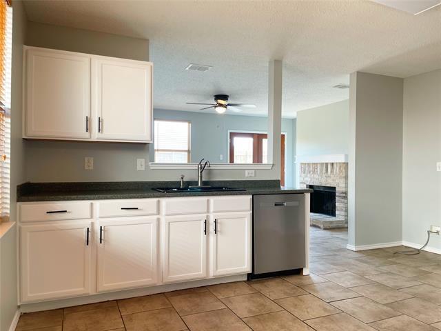 Building Photo - 1712 Silverwood Ln