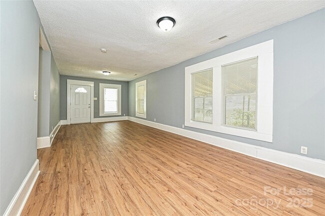 Building Photo - 419 Lakewood Ave