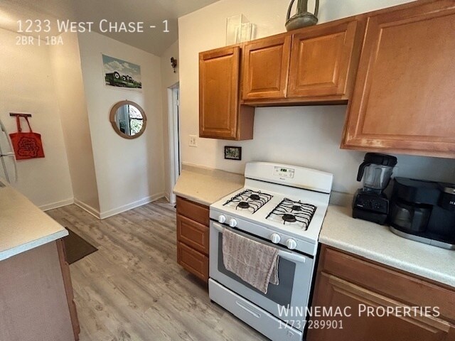 Building Photo - 1233 West Chase