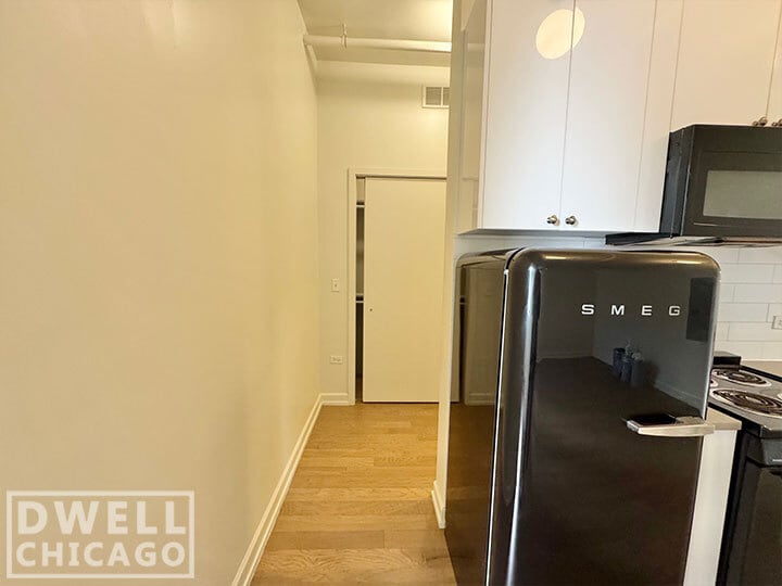 Building Photo - 102 W Chicago Ave