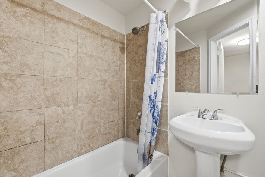 Building Photo - 711 Harvard St NW