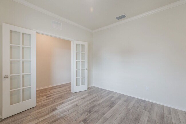 Building Photo - 181 Sugarberry Dr