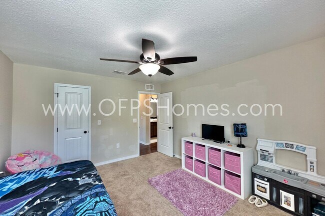 Building Photo - 454 Eisenhower Dr