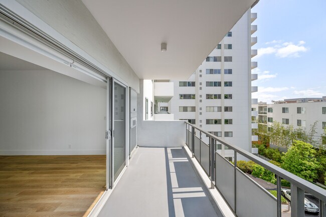 Balcony - 1155 N La Cienega Blvd