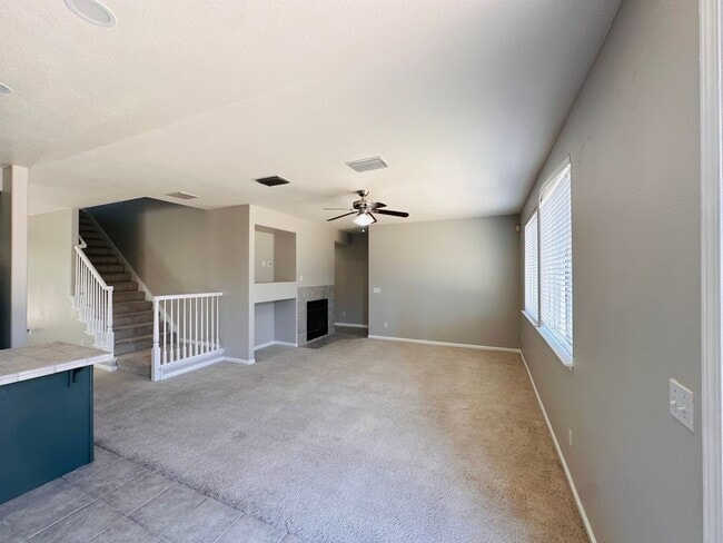 Building Photo - Full Bedroom and Bathroom Downstairs