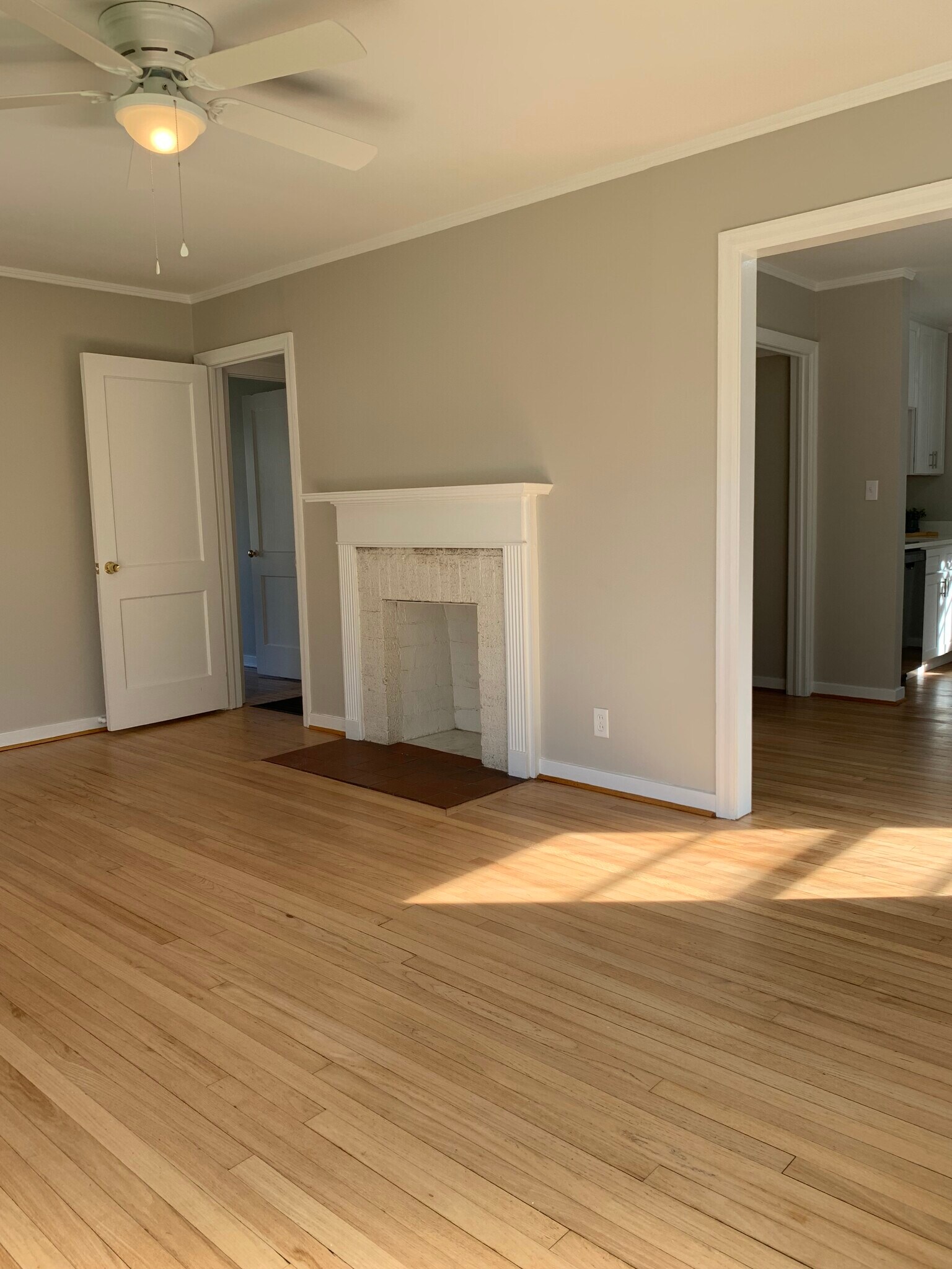 Building Photo - 111 Ellinor St