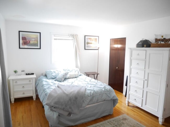 Building Photo - Charming 3-Bedroom Single Family Home with...
