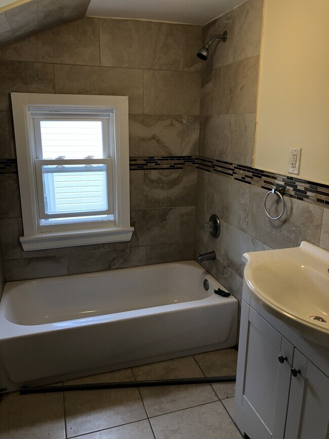 Building Photo - 64 Cedar Ave