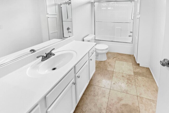 Building Photo - 10928 Vista Ave