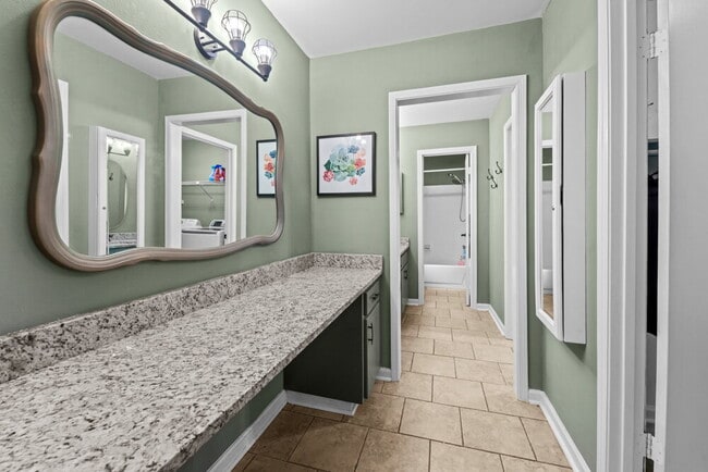 Building Photo - Killearn POOL Home