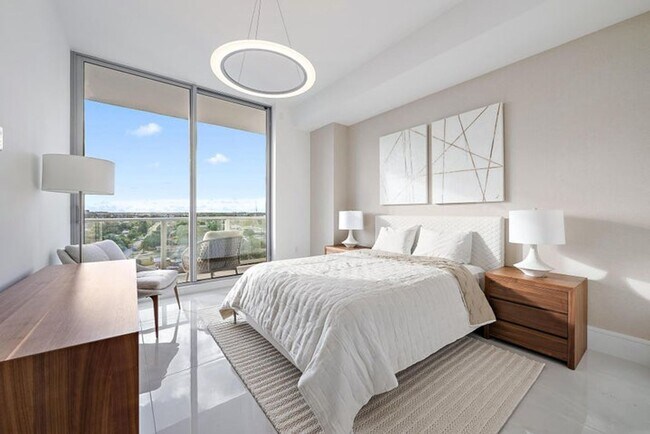 Building Photo - 220 Lake Shore Dr