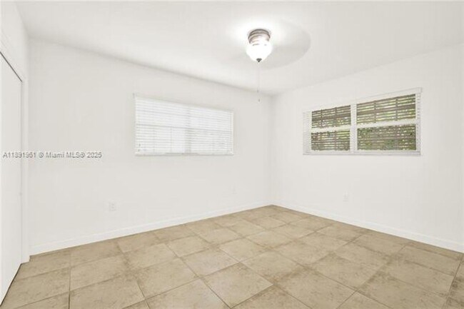 Building Photo - 331 Santander Ave