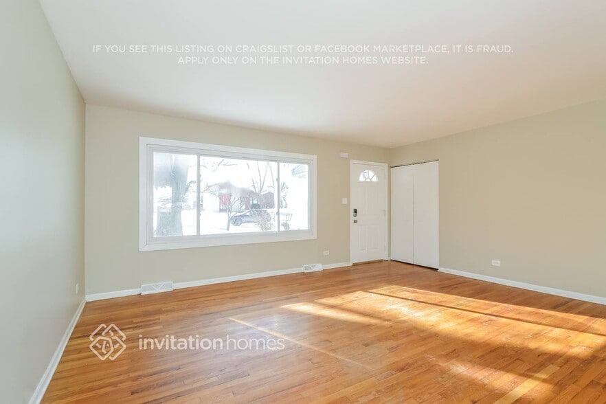 Building Photo - 724 W James St