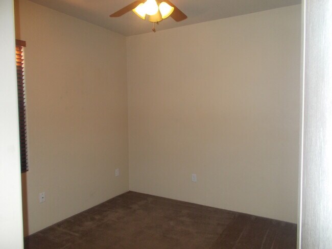 Building Photo - 4 Bedroom Home