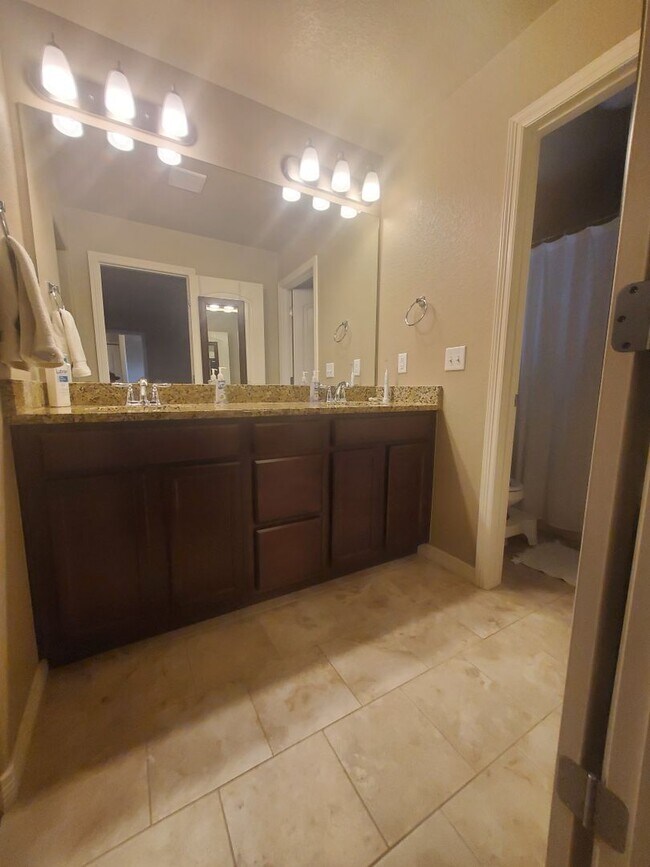 Building Photo - 3 Bedroom Home in the Ridge at Harmony Road Now Available! Great Neighborhood!