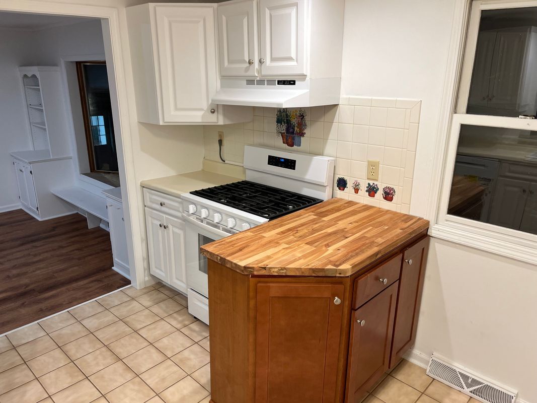 Building Photo - 921 Onondaga St