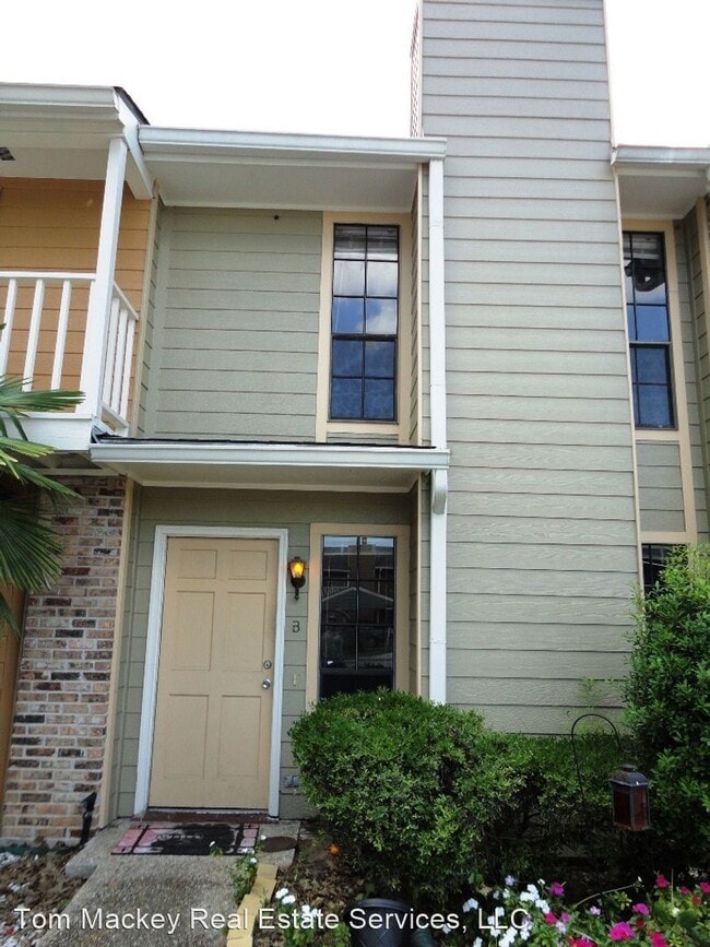 Primary Photo - 2 br, 1.5 bath House - 402 LONGWOOD COURT #B