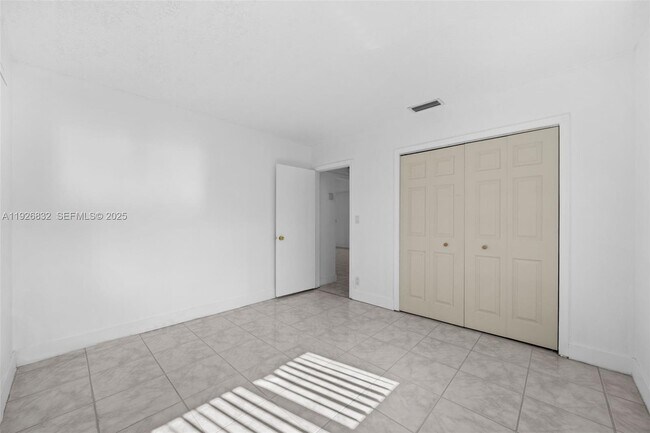 Building Photo - 3925 NW 19th Ave