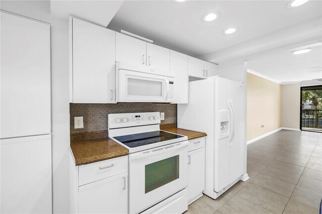 Building Photo - 1320 Pasadena Ave S